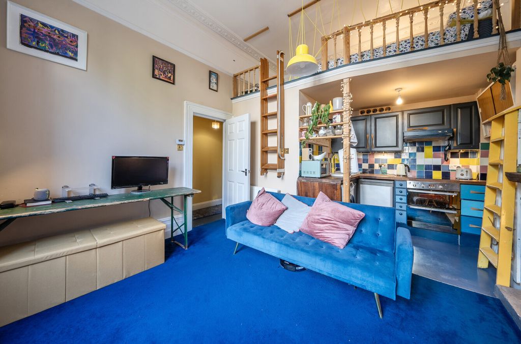 Property photo 3 of 12 1458976-10-6A1068...