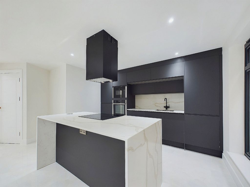 Property photo 2 of 9 3979393