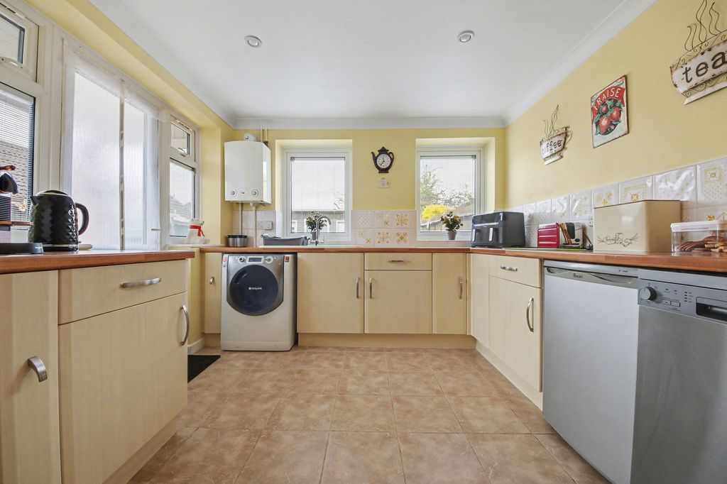 Property photo 3 of 13