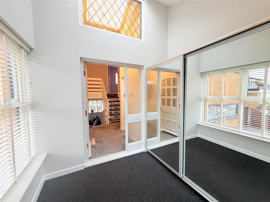 Property photo 3 of 33