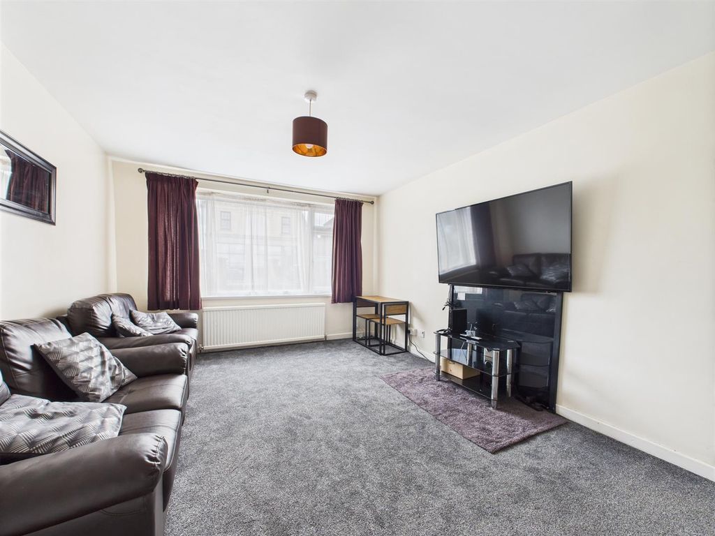 Property photo 3 of 8 Cam04063G0-Pr0081-Still003.Jpg