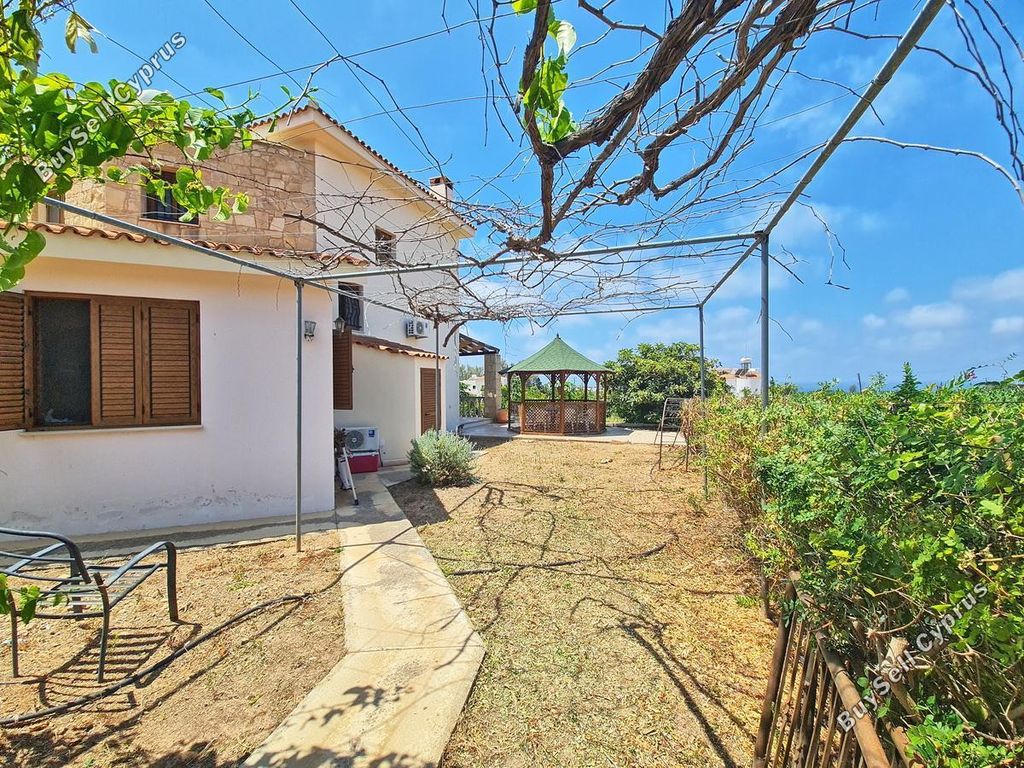 Property photo 2 of 37