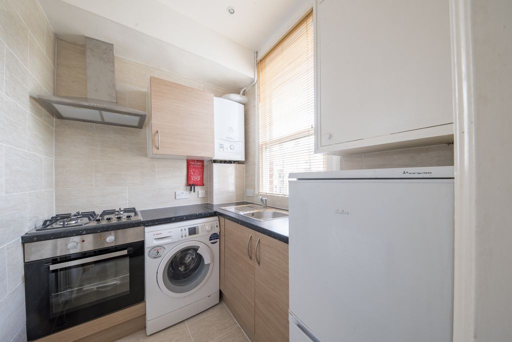 Property photo 3 of 6 Photo 5