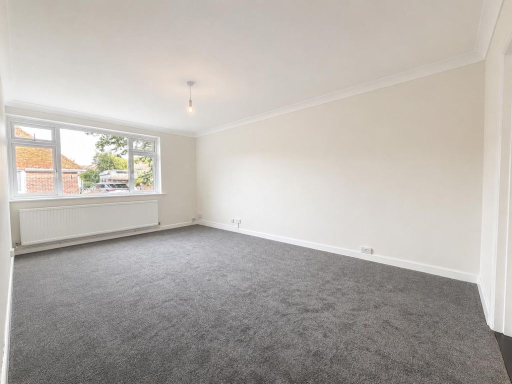 Property photo 2 of 7 Cb00F4D8-49Be-4CE9-8475-B4C7B72A8812.Png