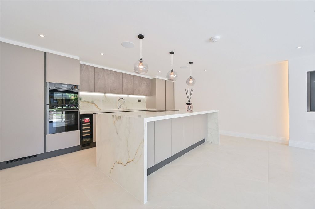 Property photo 2 of 15 Picture No. 05