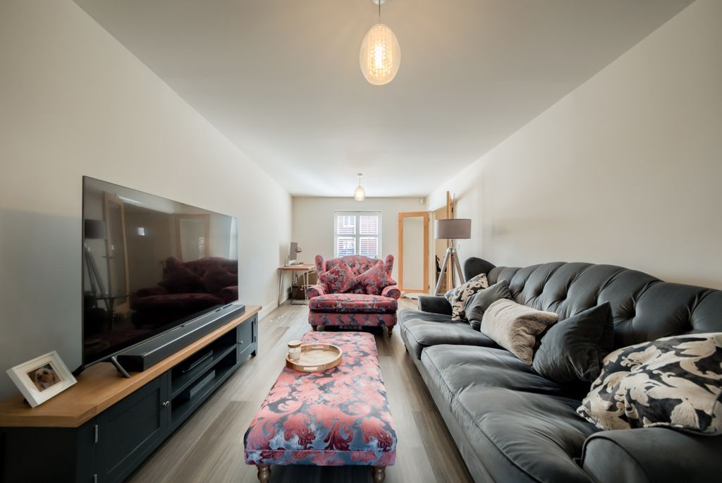 Property photo 3 of 22 Xt5A1576-Hdr(3)
