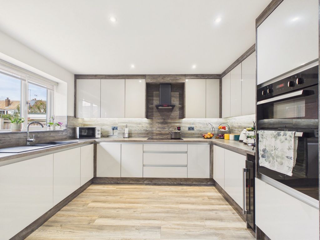 Property photo 3 of 29 5550567