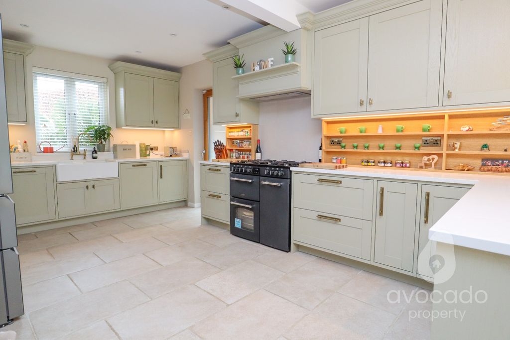 Property photo 2 of 33 4993457