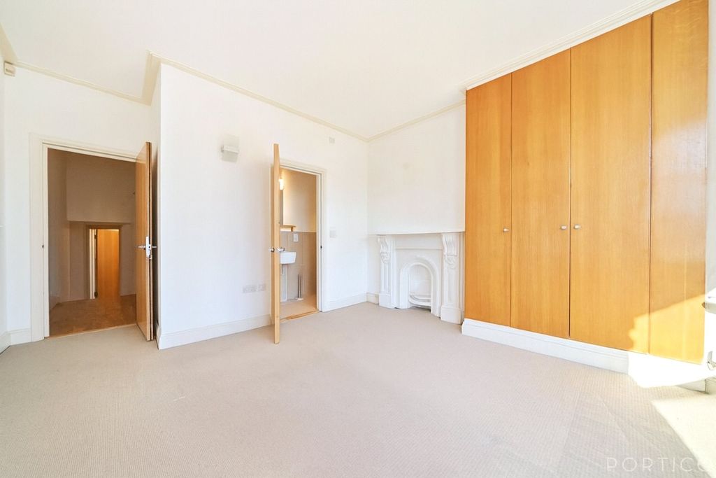 Property photo 3 of 12 Master With Ensuite