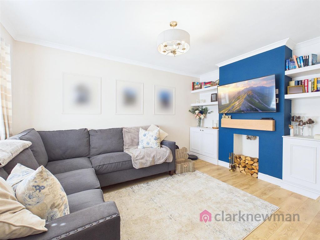 Property photo 2 of 18 Living Room