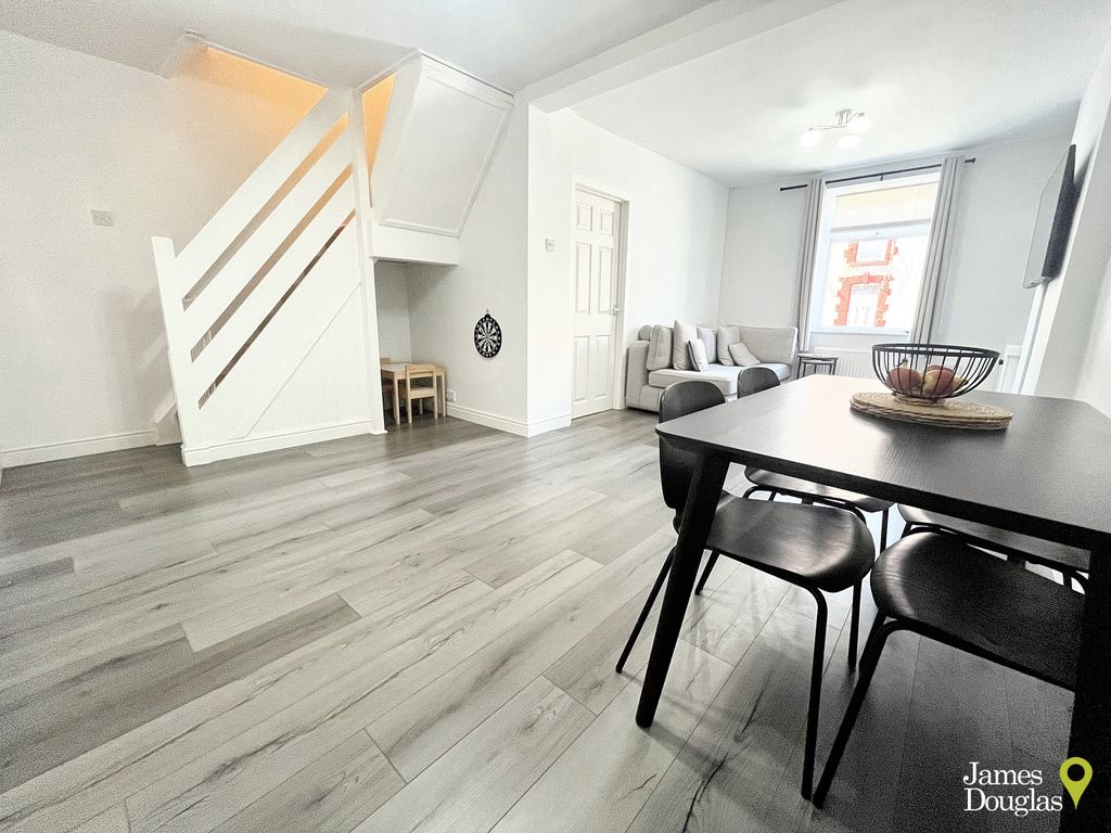 Property photo 3 of 20 Livdin3