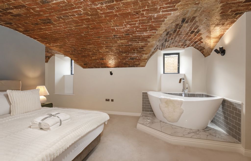 Property photo 1 of 31 I83A8479