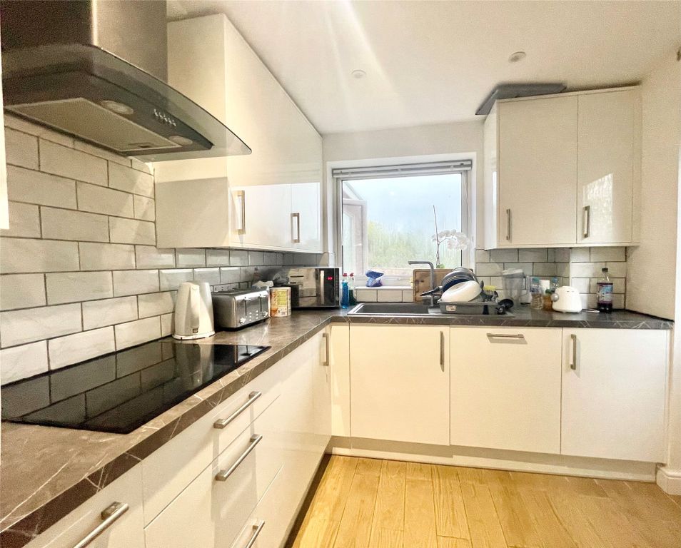 Property photo 2 of 5 Kitchen