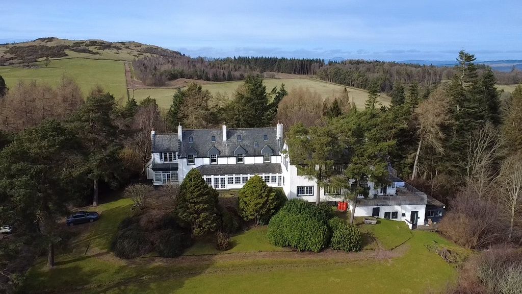 Property photo 1 of 38 Picture No. 04