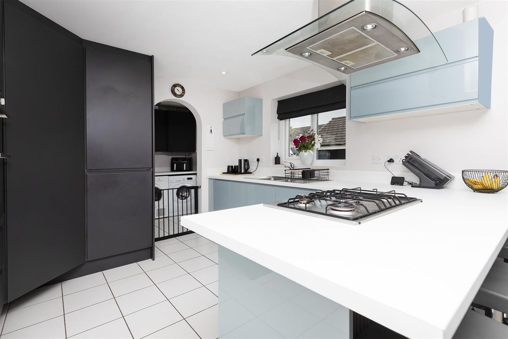 Property photo 2 of 39