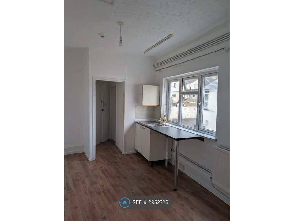 Property photo 1 of 2