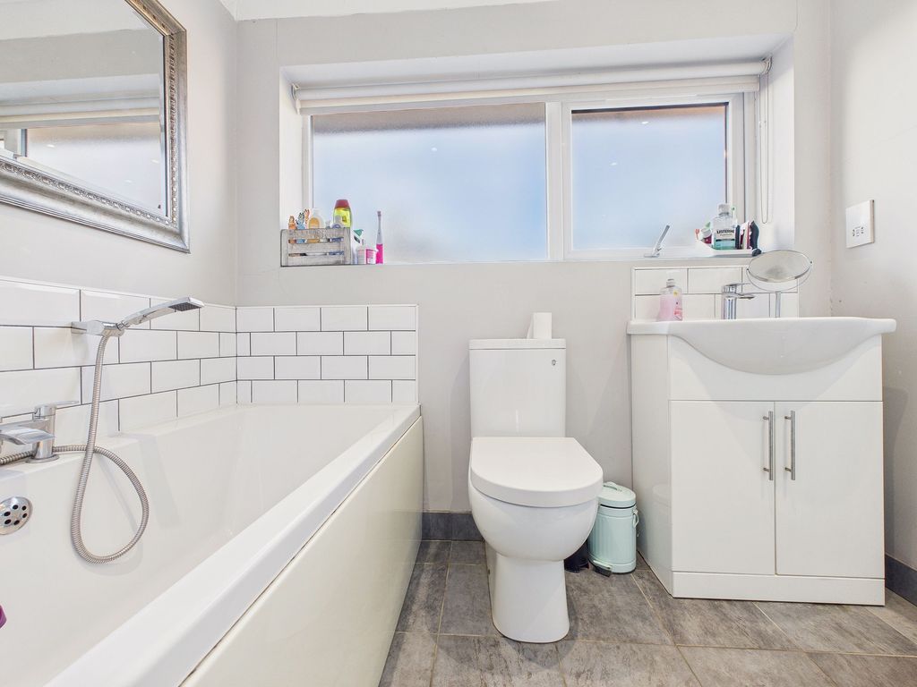 Property photo 3 of 15 Family Bathroom