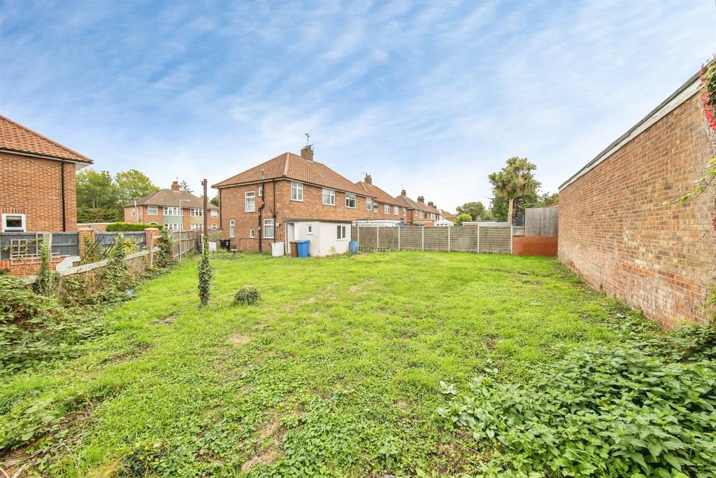 Property photo 2 of 12