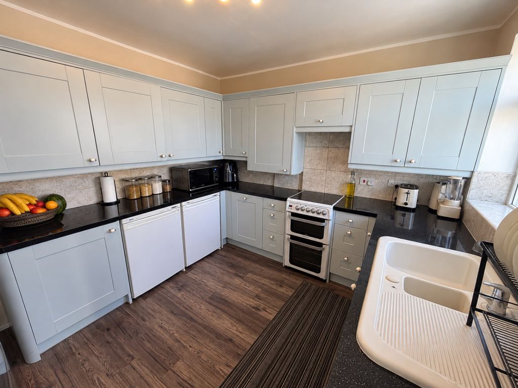 Property photo 2 of 9 5705993