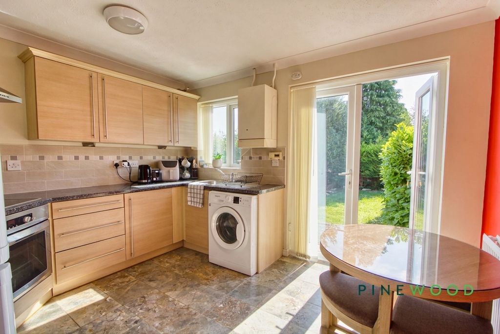 Property photo 2 of 17 Kitchen / Diner