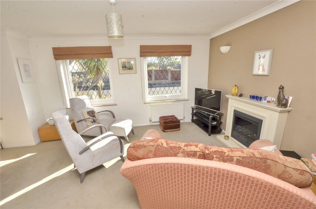 Property photo 2 of 18 Lounge/Dining Room