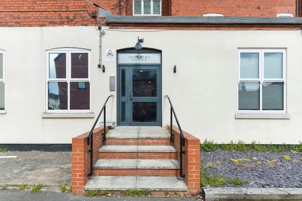 Additional image 12 of 2 bed flat for saleGrimsby Road, Cleethorpes DN35