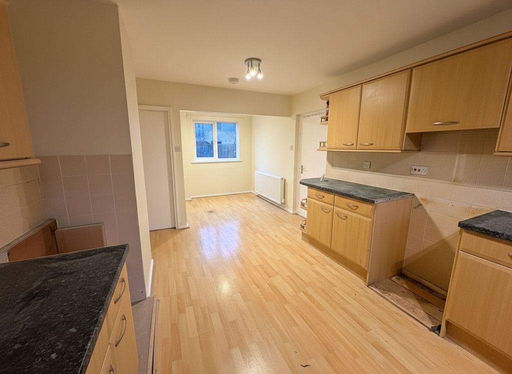 Property photo 3 of 27 Kitchen