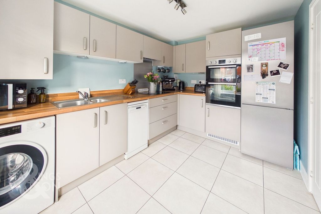 Property photo 3 of 22