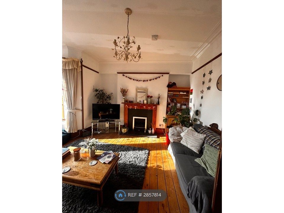 Property photo 1 of 20 Living Room With Gas Fire