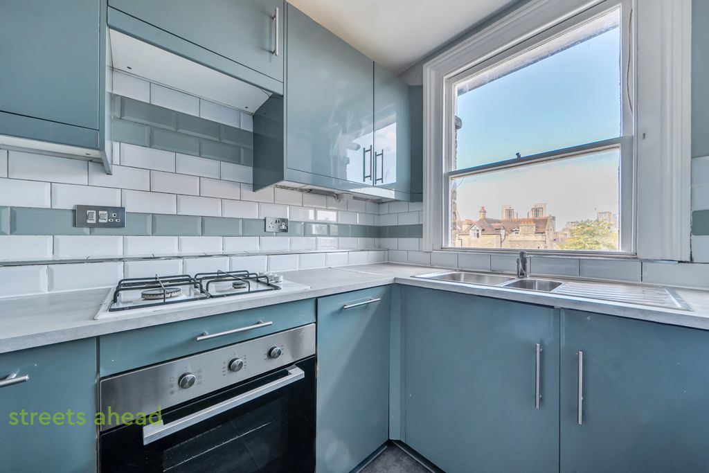 Property photo 3 of 26 22c2Dec2-325E-43A...