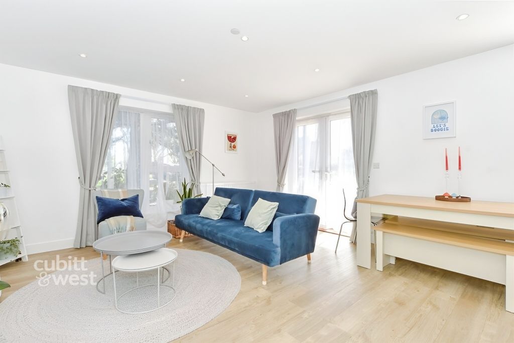 Property photo 2 of 10 Db121F37-8