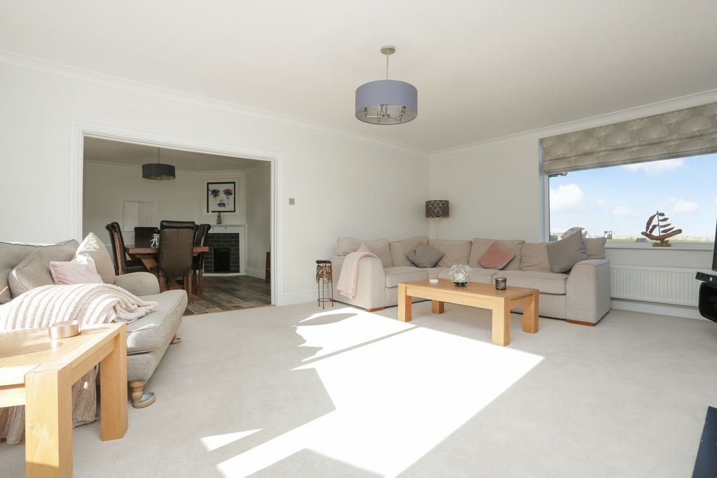 Property photo 3 of 32 Picture 3