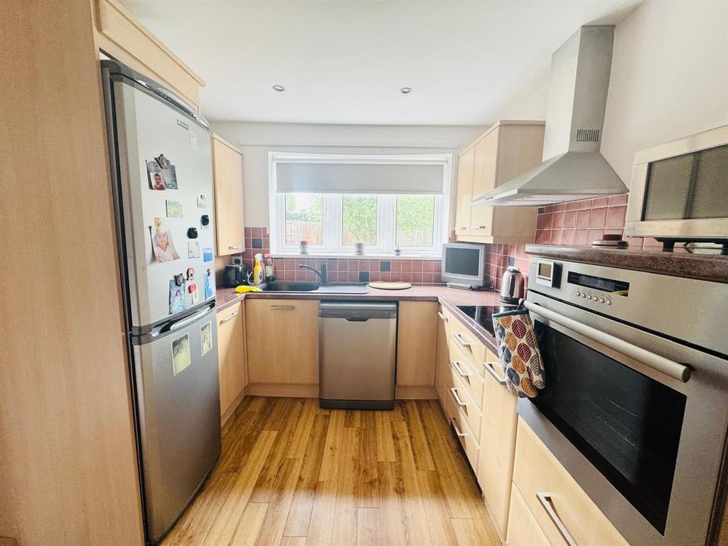 Property photo 2 of 10 Kitchen