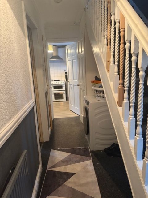 Property photo 2 of 8 Hallway