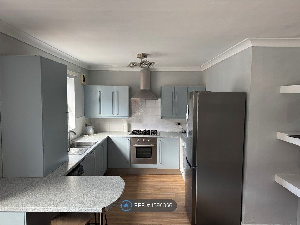 Property photo 3 of 16 Kitchen