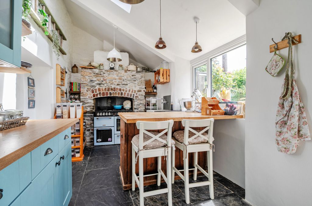 Property photo 2 of 19 1470502-11-6A19Bc...