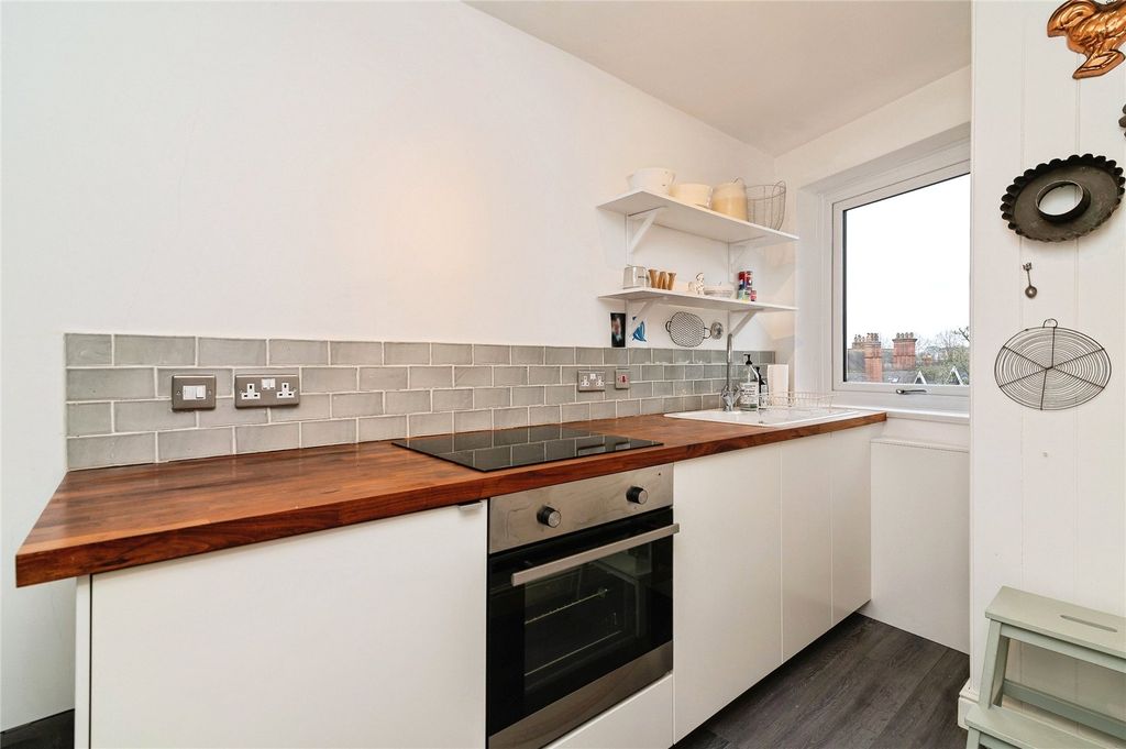 Property photo 2 of 12 Picture No. 18