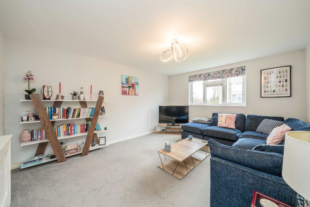 Property photo 2 of 7