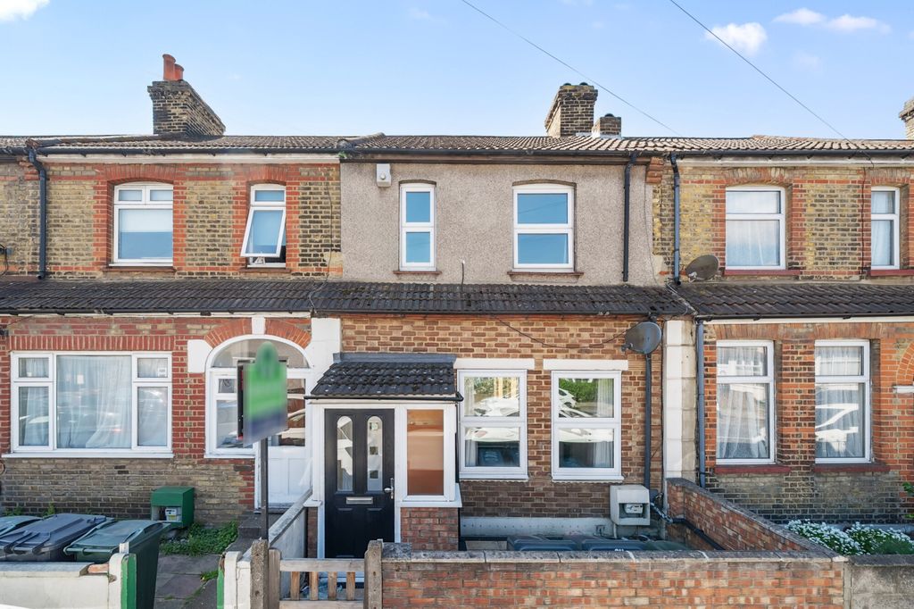 Property photo 1 of 17 External