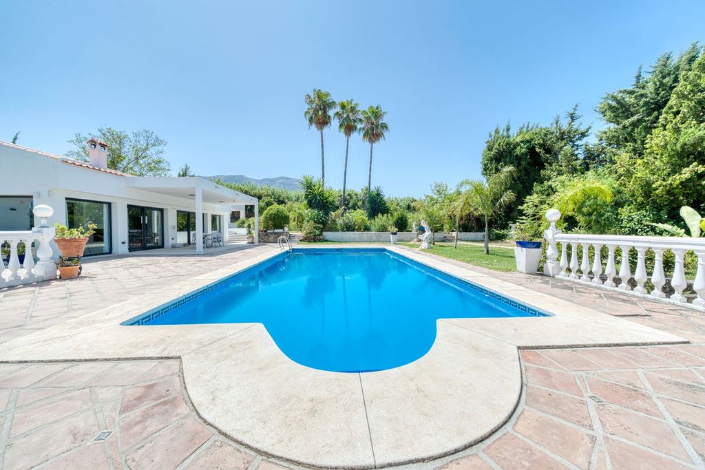 Property photo 2 of 40