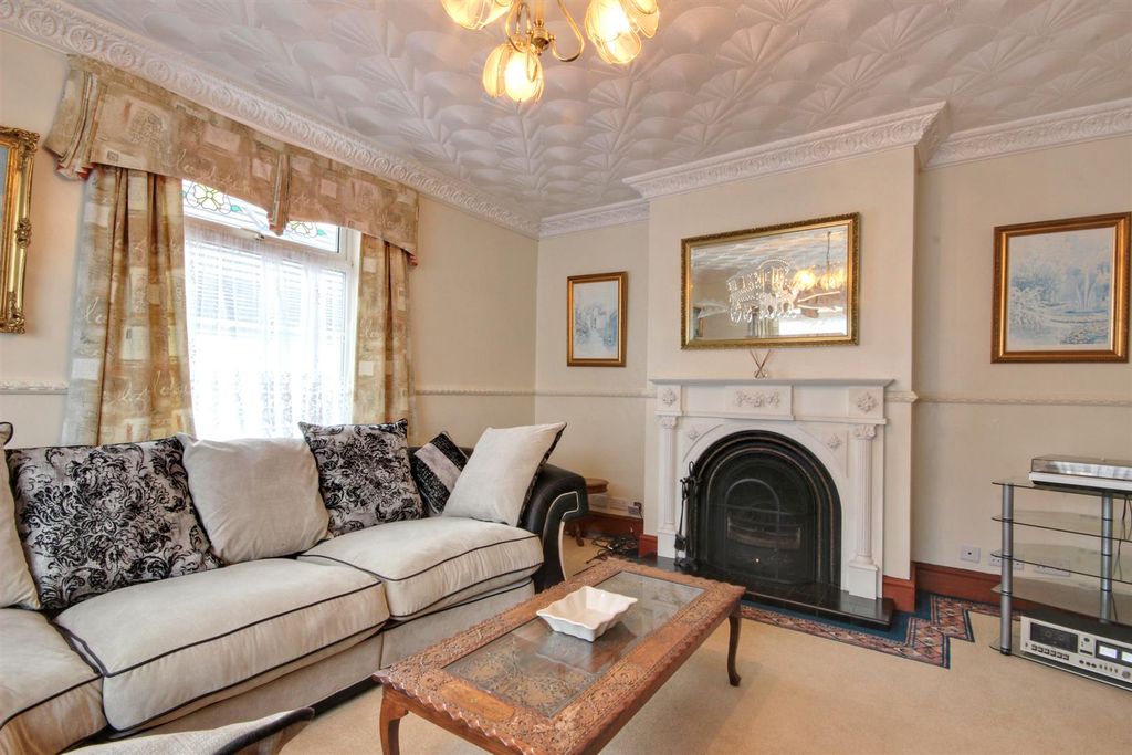 Property photo 2 of 26 Lounge