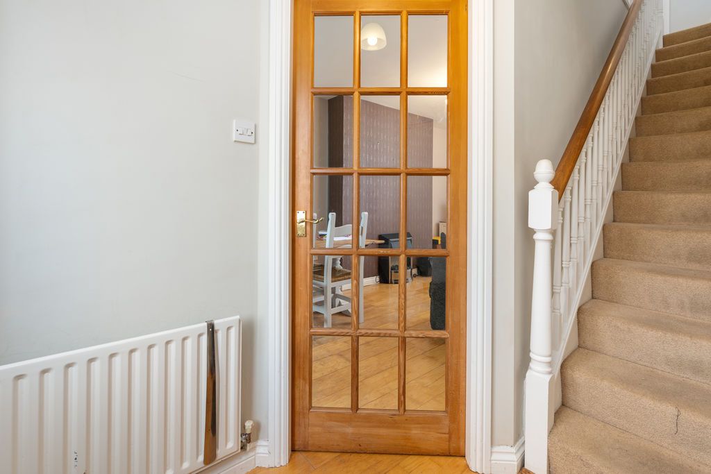 Property photo 3 of 16 28 Lakeside Road