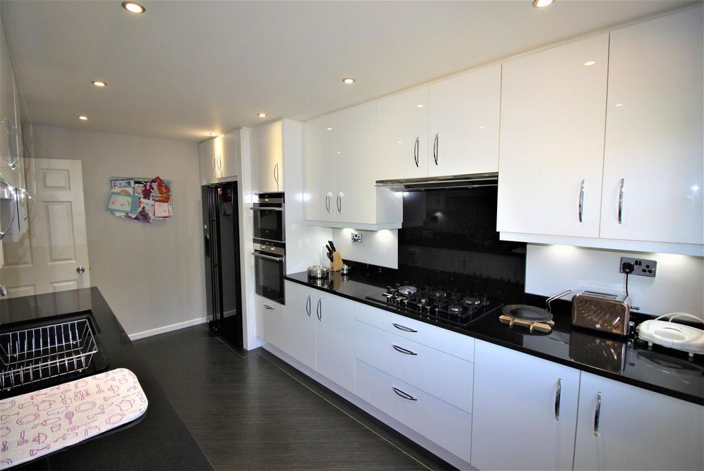 Property photo 3 of 13 3 - .Jpg