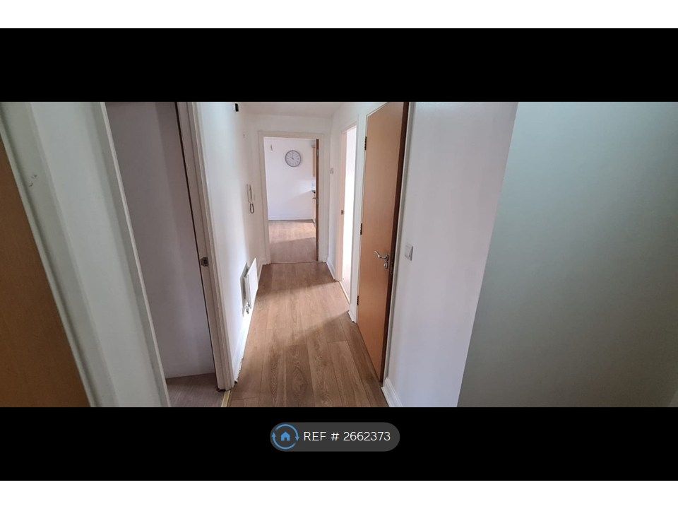 Property photo 2 of 21 Halway