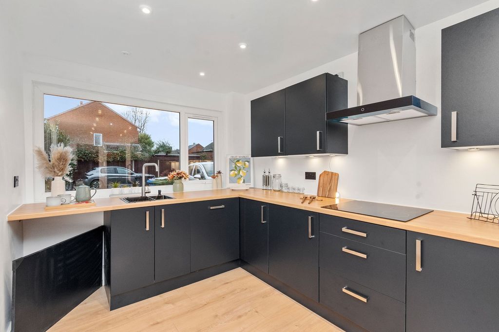 Property photo 2 of 39