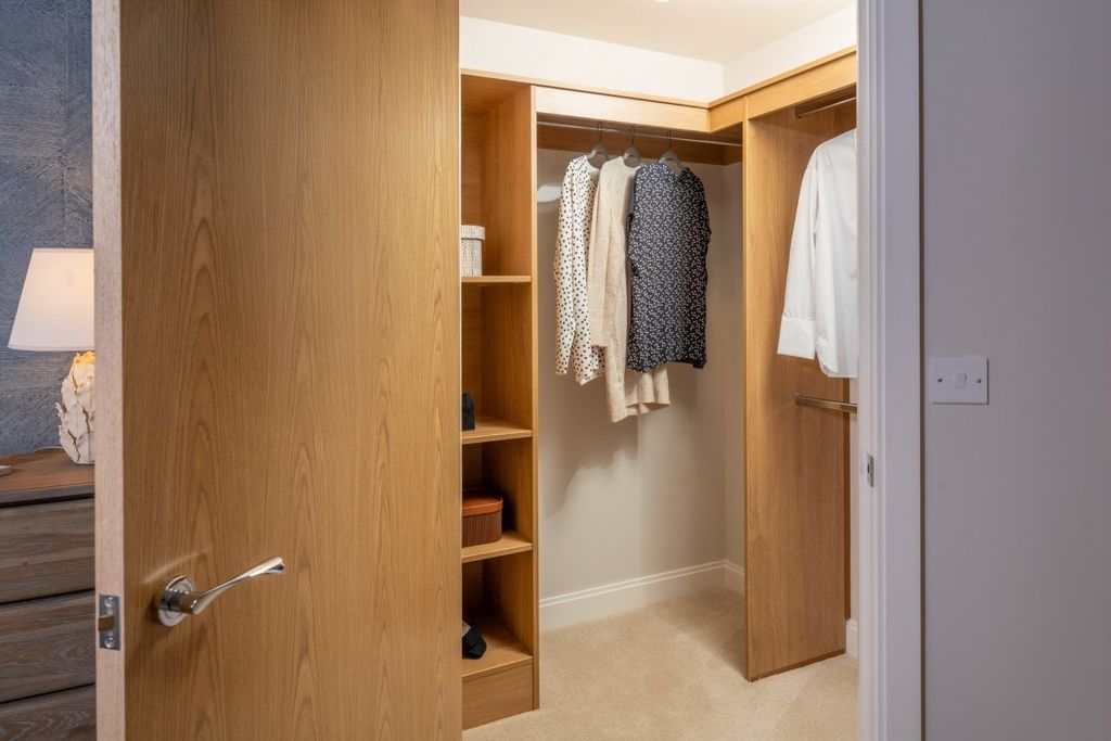 Property photo 3 of 14 Walk In Wardrobe