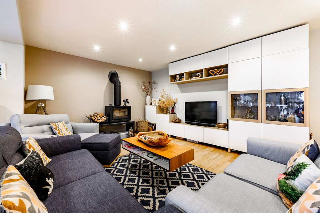 Property photo 2 of 30