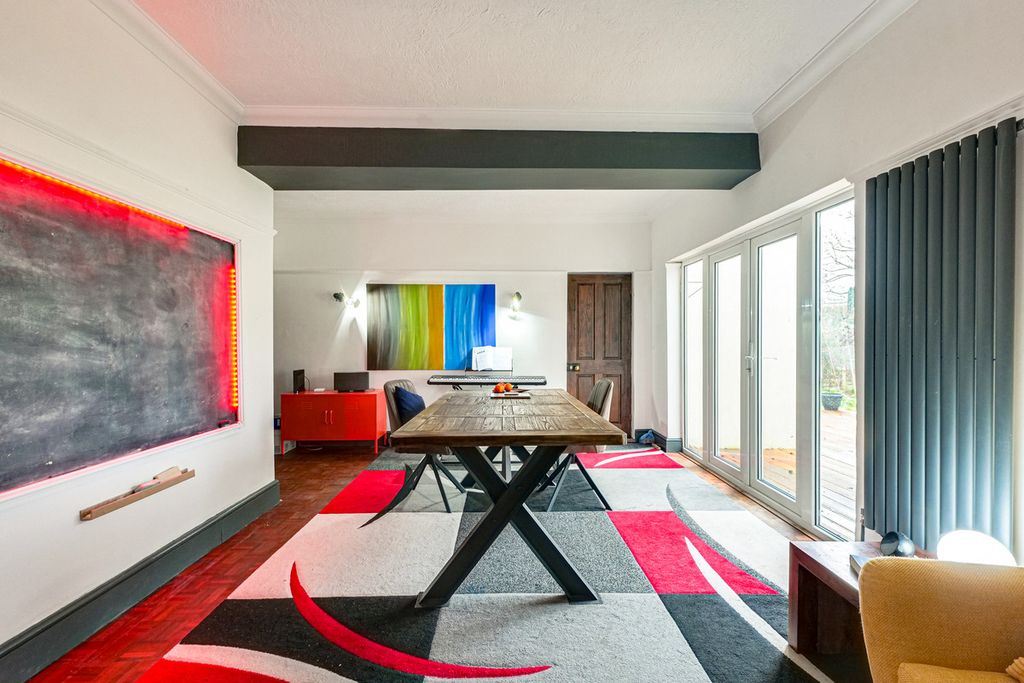 Property photo 2 of 34