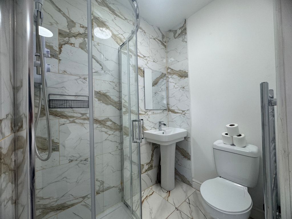 Property photo 3 of 5 En-Suite Shower/WC