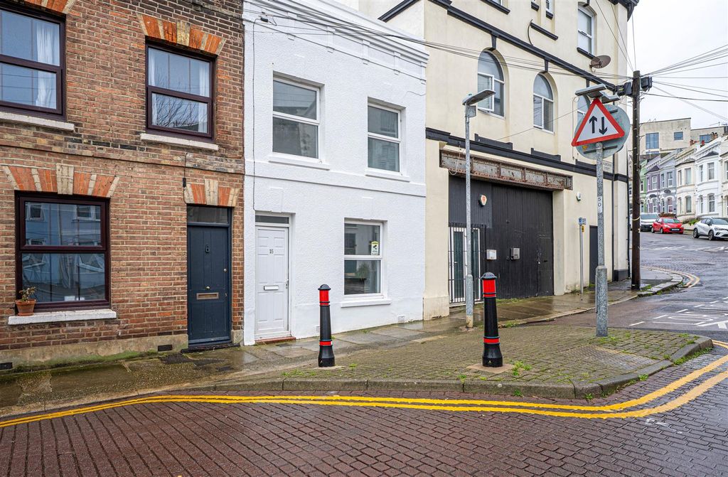 Property photo 1 of 13 Dsc06345-Hdr.Jpg